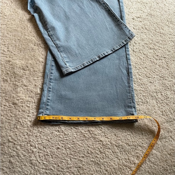 NWT Levi’s 318 Shaping Wide Leg Light Wash Size 27/32 - Picture 11 of 13